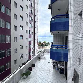 Apartamento em Praia Grande, bairro Guilhermina