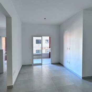 Apartamento em Praia Grande, bairro Guilhermina
