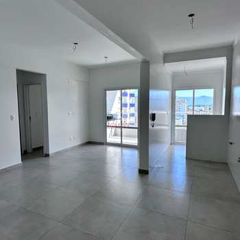 Apartamento em Praia Grande, bairro Guilhermina