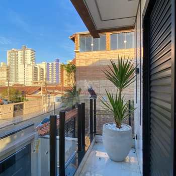 Sobrado em Praia Grande, bairro Balneário Maracanã