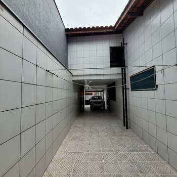 Casa em Praia Grande, bairro Mirim