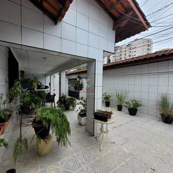 Casa em Praia Grande, bairro Mirim