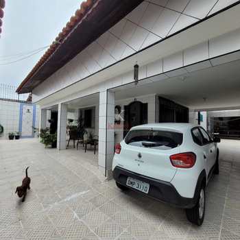 Casa em Praia Grande, bairro Mirim