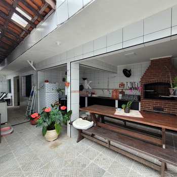Casa em Praia Grande, bairro Mirim