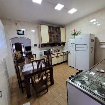 Casa em Praia Grande, bairro Mirim