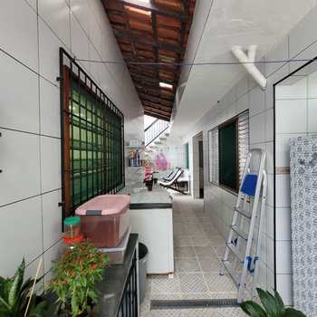 Casa em Praia Grande, bairro Mirim