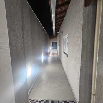Casa em Praia Grande, bairro Mirim