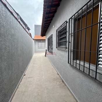 Casa em Praia Grande, bairro Tupi