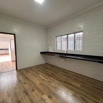 Casa em Praia Grande, bairro Tupi