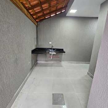 Casa em Praia Grande, bairro Mirim