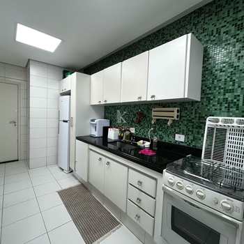 Apartamento em Praia Grande, bairro Guilhermina