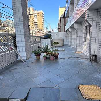 Apartamento em Praia Grande, bairro Guilhermina