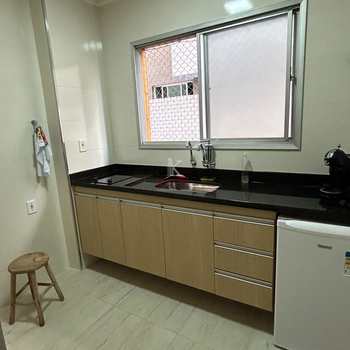 Kitnet em Praia Grande, bairro Canto do Forte