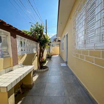 Casa em Praia Grande, bairro Canto do Forte