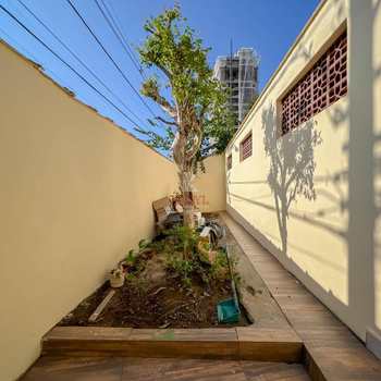 Casa em Praia Grande, bairro Canto do Forte