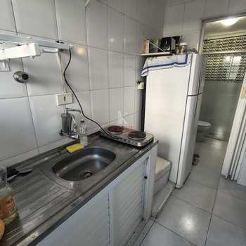 Kitnet em Praia Grande, bairro Guilhermina