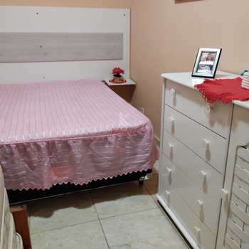 Casa em Praia Grande, bairro Caiçara