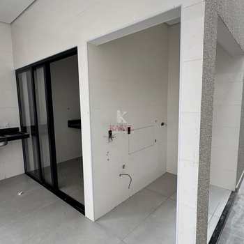 Casa em Praia Grande, bairro Guilhermina