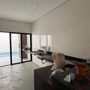 Casa em Praia Grande, bairro Guilhermina
