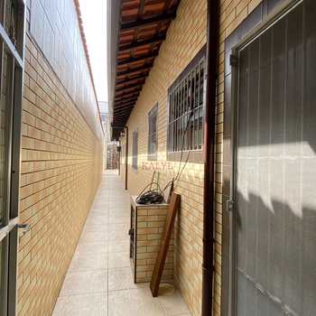 Casa em Praia Grande, bairro Tupi