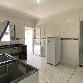 Casa em Praia Grande, bairro Melvi