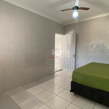 Casa em Praia Grande, bairro Melvi