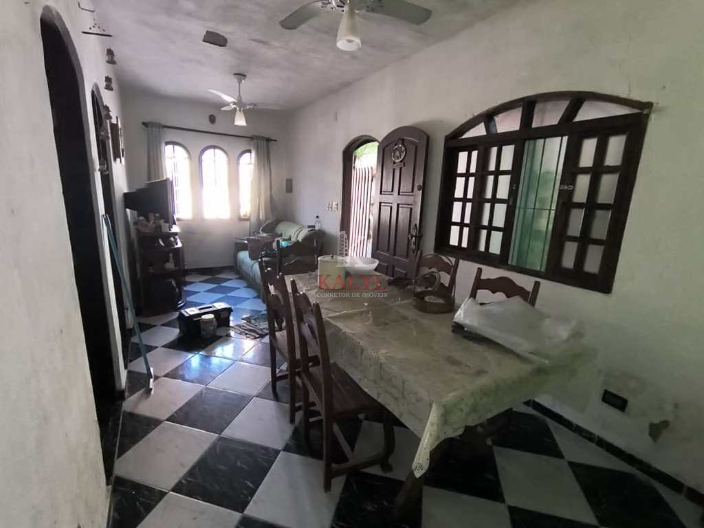 Casa em Praia Grande, no bairro Guilhermina