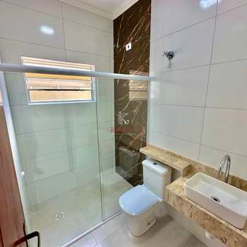 Casa em Praia Grande, bairro Caiçara