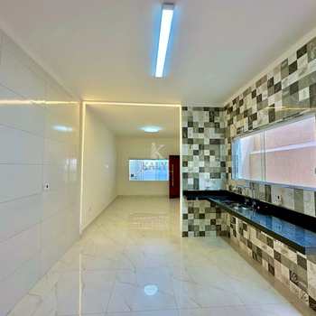 Casa em Praia Grande, bairro Caiçara