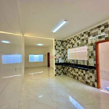 Casa em Praia Grande, bairro Caiçara