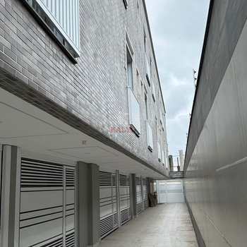 Casa de Condomínio em Praia Grande, bairro Guilhermina