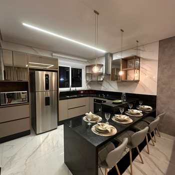 Casa de Condomínio em Praia Grande, bairro Guilhermina