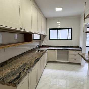 Apartamento em Praia Grande, bairro Canto do Forte