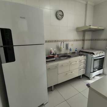 Apartamento em Praia Grande, bairro Guilhermina