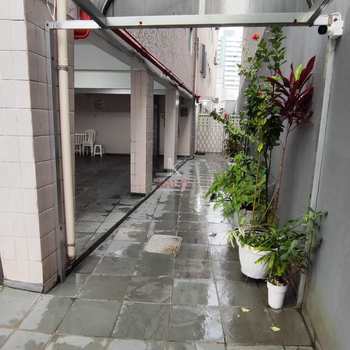 Kitnet em Praia Grande, bairro Canto do Forte