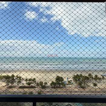 Apartamento em Praia Grande, bairro Tupiry