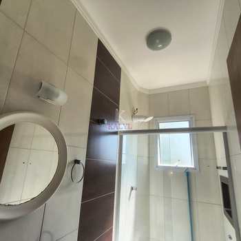 Sobrado em Praia Grande, bairro Guilhermina