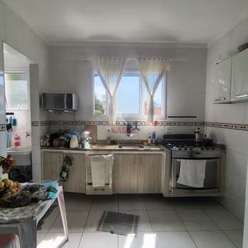 Sobrado em Praia Grande, bairro Guilhermina