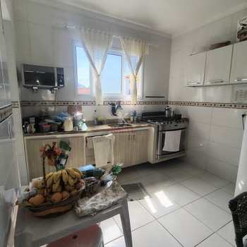 Sobrado em Praia Grande, bairro Guilhermina