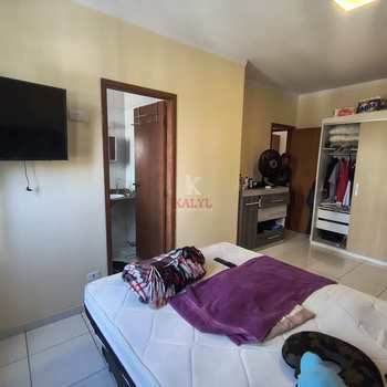 Sobrado em Praia Grande, bairro Guilhermina