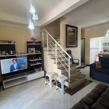 Sobrado em Praia Grande, bairro Guilhermina