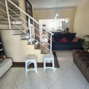 Sobrado em Praia Grande, bairro Guilhermina