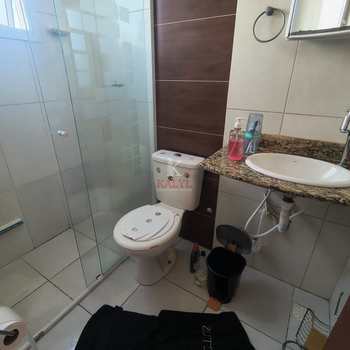 Sobrado em Praia Grande, bairro Guilhermina