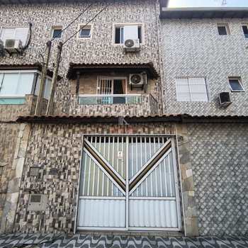 Sobrado em Praia Grande, bairro Guilhermina