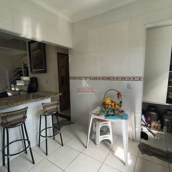 Sobrado em Praia Grande, bairro Guilhermina