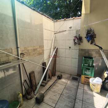 Sobrado em Praia Grande, bairro Guilhermina