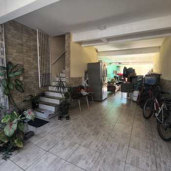 Sobrado em Praia Grande, bairro Guilhermina