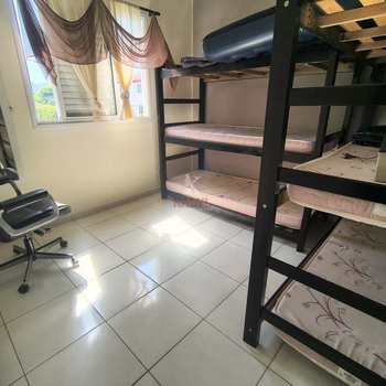 Sobrado em Praia Grande, bairro Guilhermina