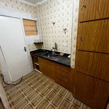 Kitnet em Praia Grande, bairro Tupi