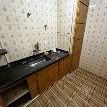 Kitnet em Praia Grande, bairro Tupi